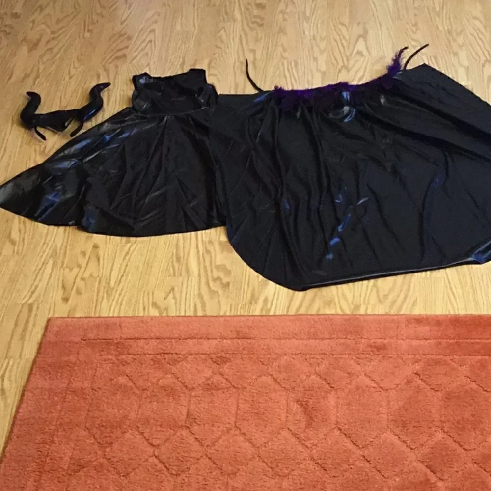 NEW Little girls witches costume for Halloween or play in size small
